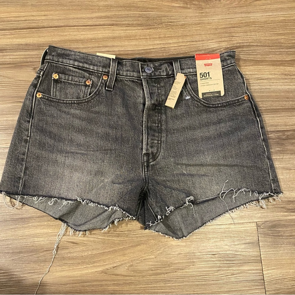 dark wash levi’s shorts size 29 NWT